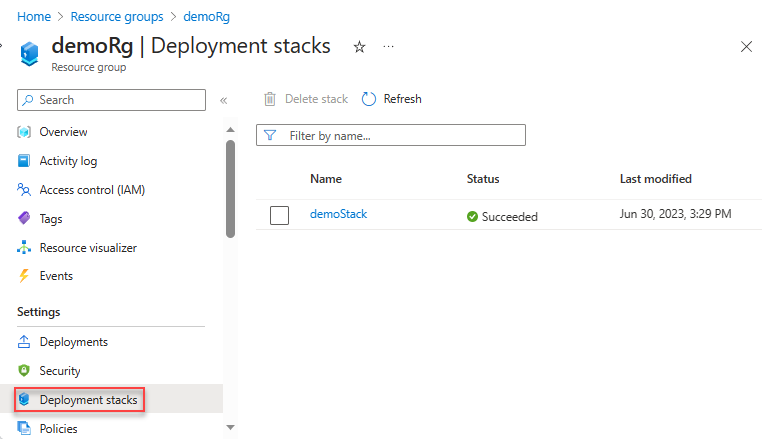 Captura de pantalla de una pila de implementación en Azure Portal.