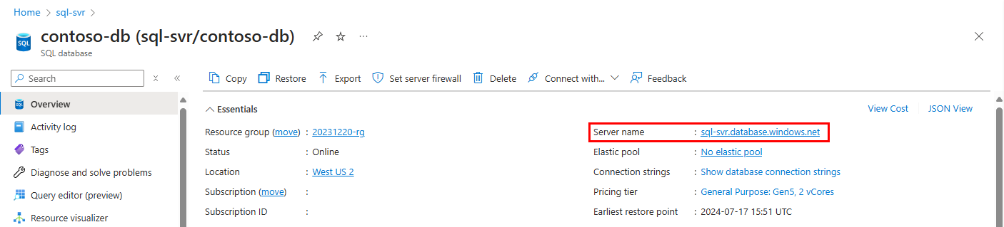 Captura de pantalla de Azure Portal, página de información general de la base de datos, con el nombre del servidor resaltado.