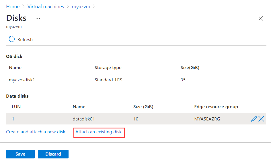 Captura de pantalla de la hoja Discos de una máquina virtual de Azure Stack Edge. La opción