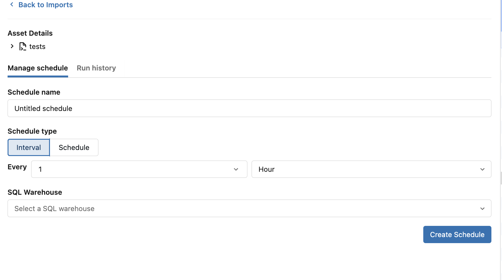 La pestaña Administrar programación con el tipo de programación Intervalo seleccionado, en la que se muestran el campo Cada, el selector de SQL Warehouse y el botón Crear programación.