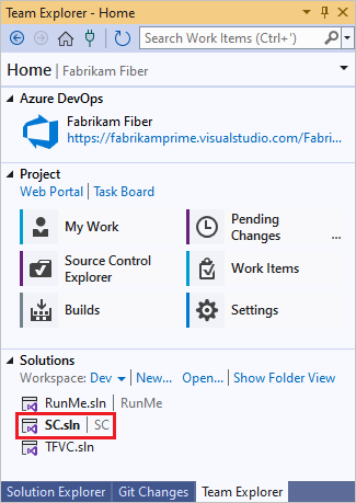 Captura de pantalla que muestra la página principal de Team Explorer, donde puede abrir la solución en Visual Studio.