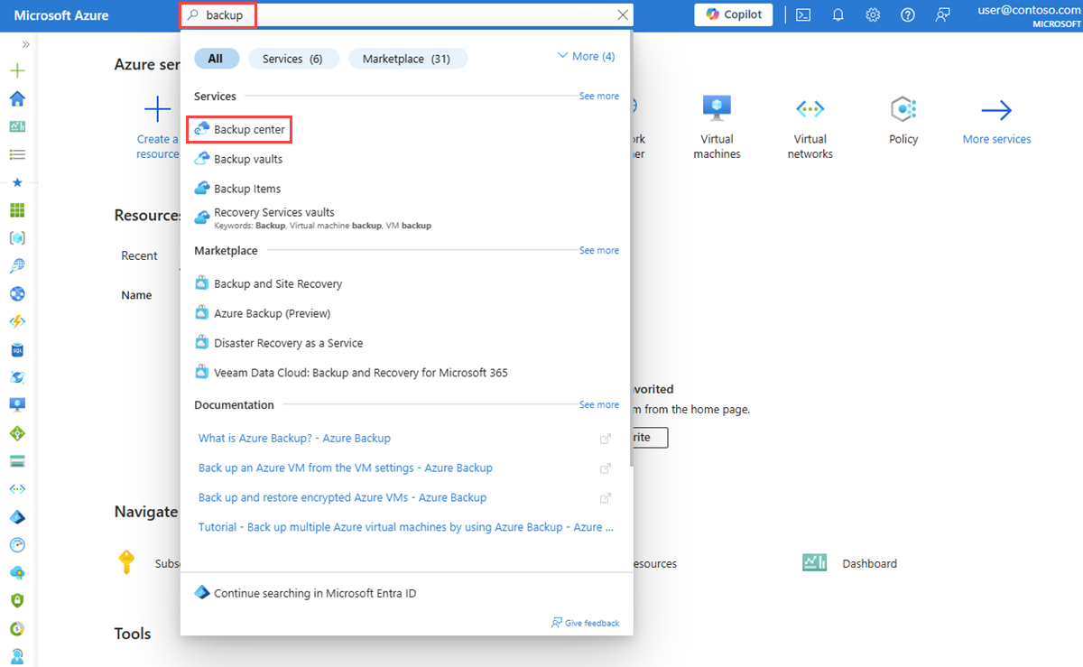Recorte de pantalla que muestra cómo buscar el Centro de copia de seguridad en Azure Portal.