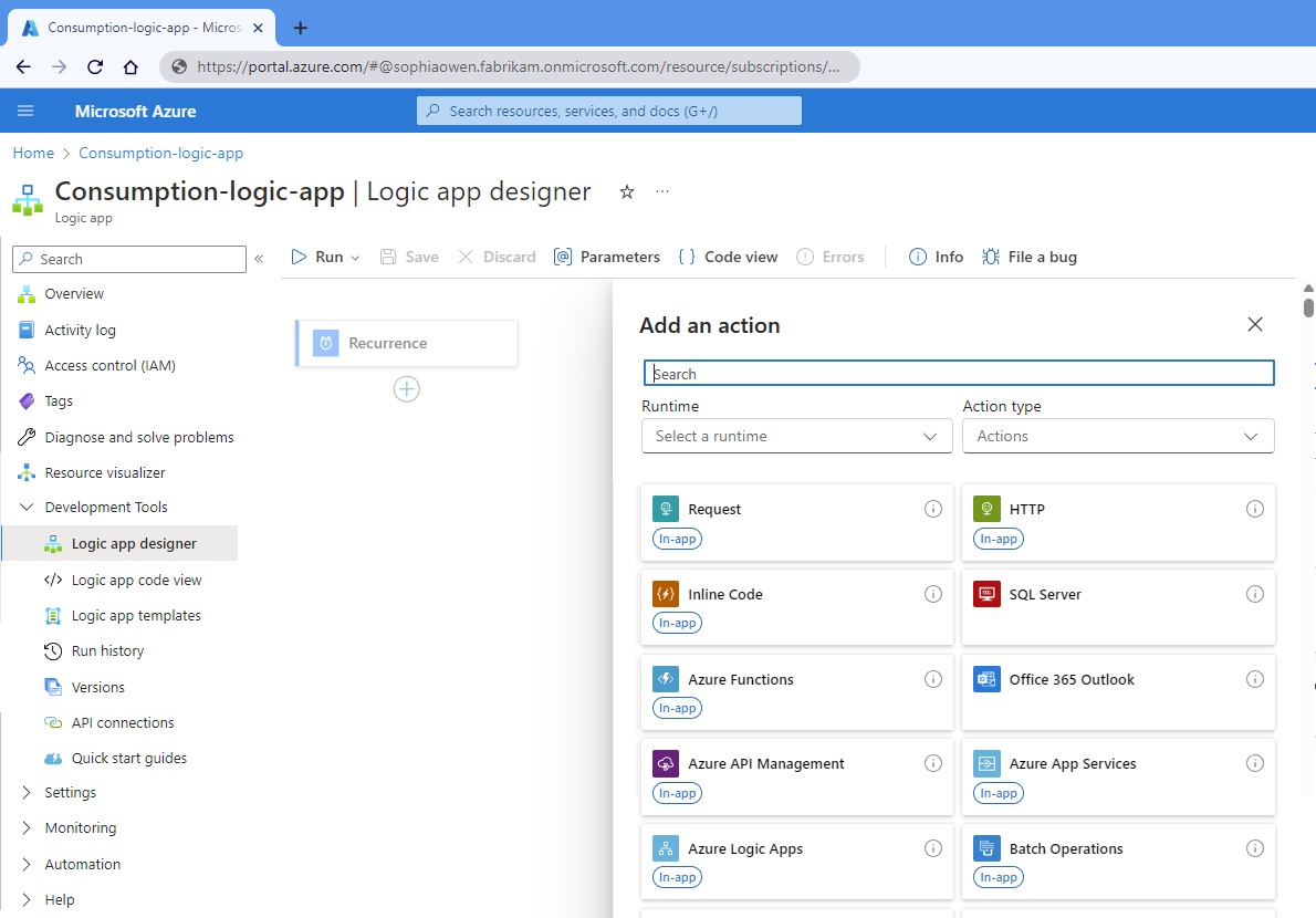 Captura de pantalla que muestra Azure Portal, el diseñador de flujo de trabajo de consumo y el panel denominado Agregar una acción.