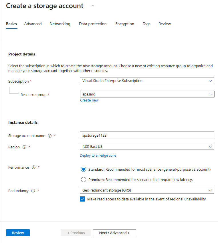Captura de pantalla que muestra la página Crear cuenta de almacenamiento en Azure Portal.