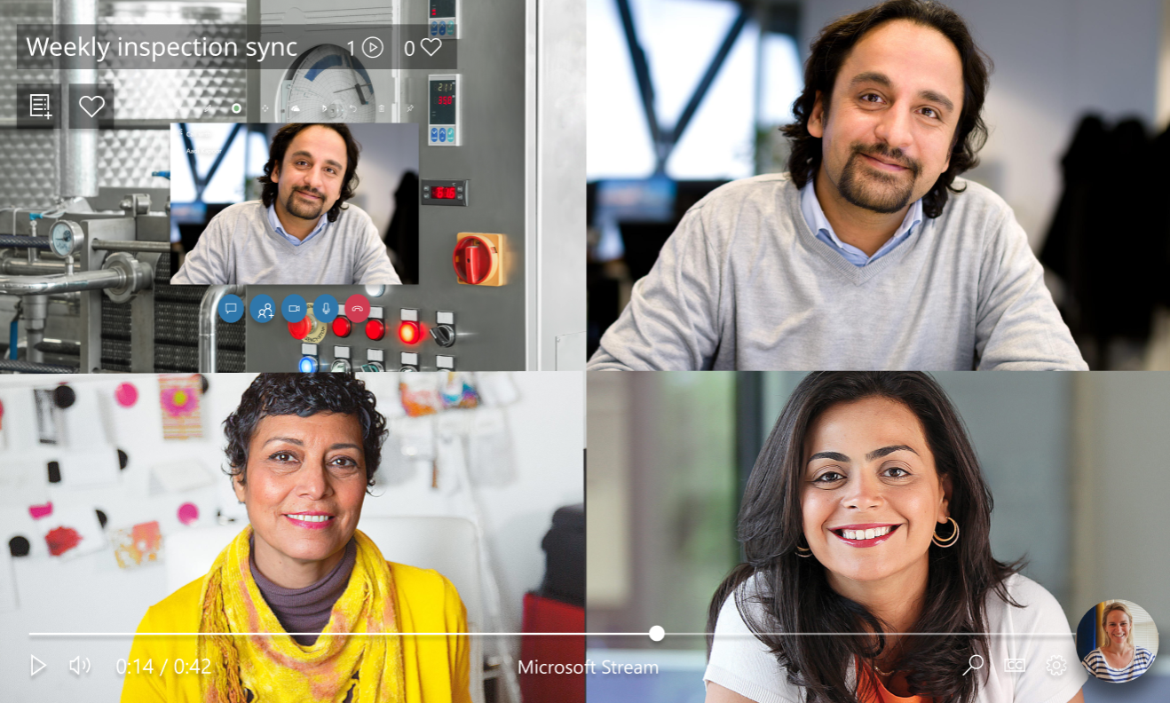 Captura de pantalla de la grabación de Teams que muestra los mismos cuatro participantes, con un avatar de participante adicional en la parte inferior derecha.