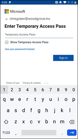 Captura de pantalla de cómo introducir un Pase de acceso temporal mediante una cuenta profesional o educativa.
