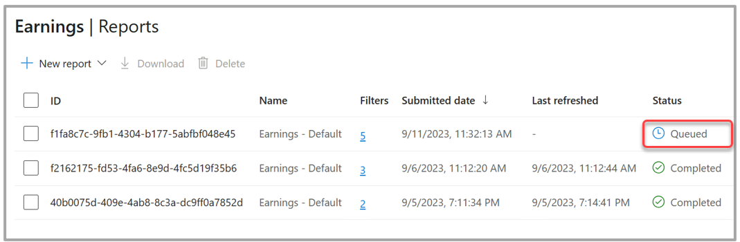 Captura de pantalla que muestra la pantalla Informes de ganancias, con el estado de un informe que muestra En cola y dos más que se muestran como Completados.