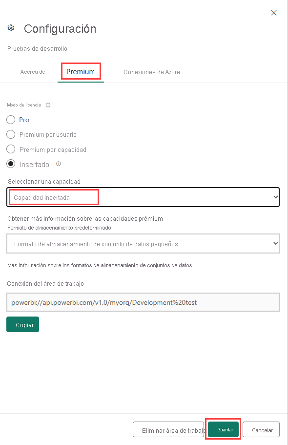 Captura de pantalla de la configuración Premium de un área de trabajo en el servicio Power BI. La capacidad seleccionada y el botón Guardar aparecen resaltados.