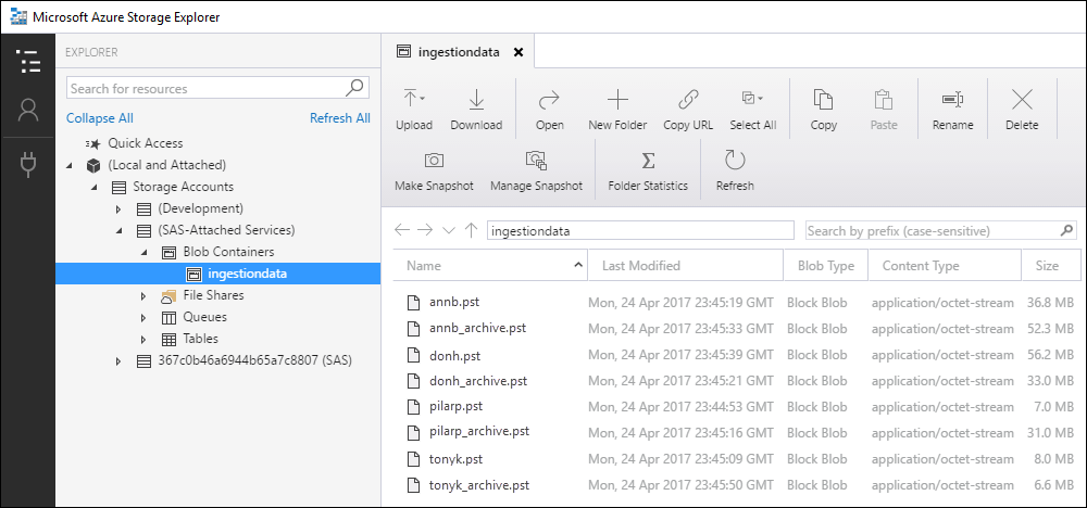 El Explorador de Azure Storage muestra una lista de los archivos PST que cargó.