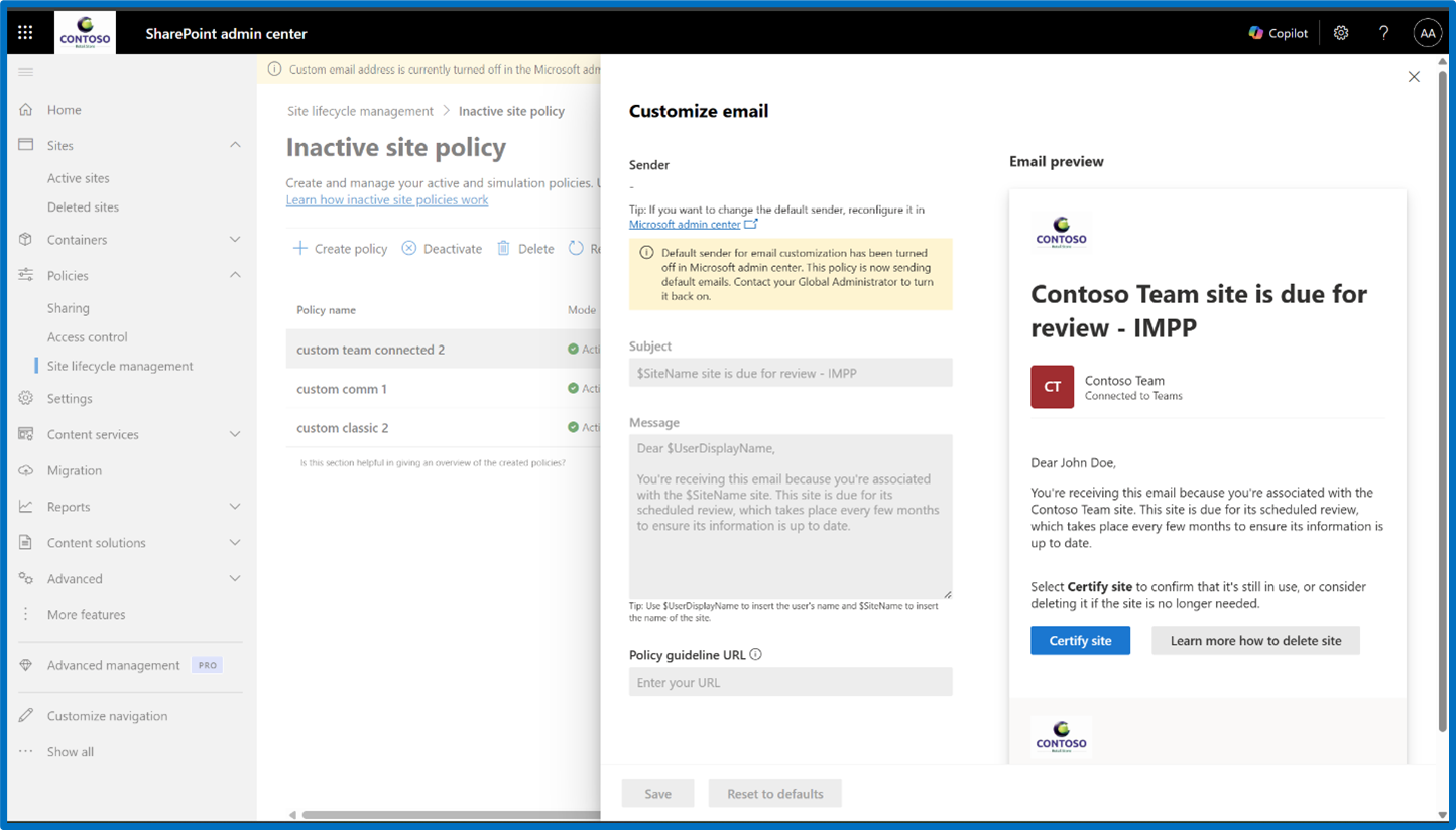 Captura de pantalla que muestra un mensaje de advertencia en la ventana de personalización de correo electrónico cuando la configuración de dominio personalizado se ha desactivado después de personalizar previamente los correos electrónicos.