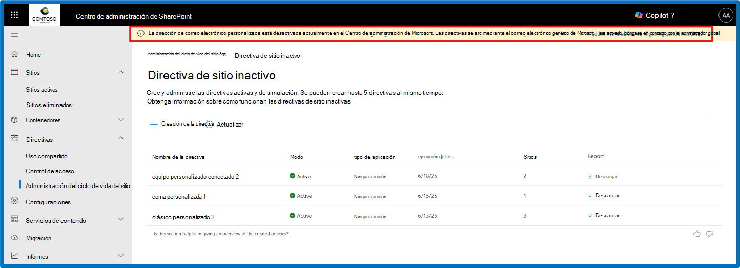 Captura de pantalla que muestra un mensaje de advertencia que aparece cuando la configuración del dominio personalizado está desactivada, lo que indica que la personalización del correo electrónico no está disponible.