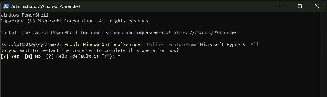Captura de pantalla de la ventana de PowerShell después de ejecutar el comando para habilitar Hyper-V.