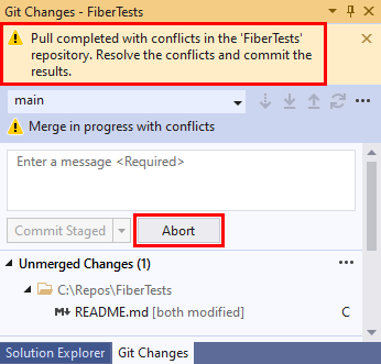 Captura de pantalla del mensaje de conflicto de extracción en la ventana Cambios de Git en Visual Studio 2019.