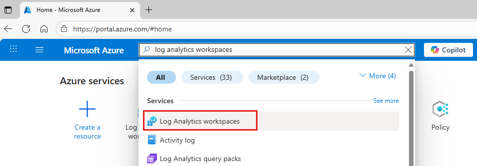 Captura de pantalla que muestra el cuadro de búsqueda de Azure Portal con áreas de trabajo de Log Analytics resaltadas.