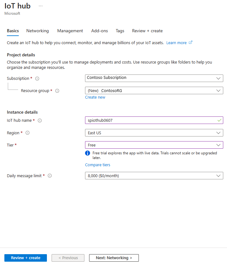 Captura de pantalla que muestra el asistente para la creación de un centro de IoT en Azure Portal.