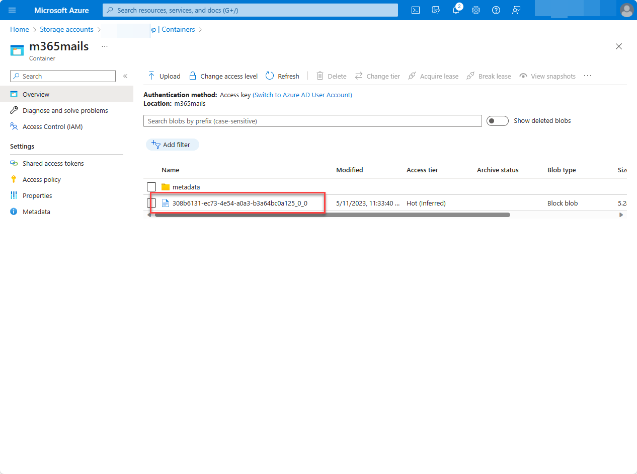 Captura de pantalla de la interfaz de usuario Azure Portal que muestra el archivo recién creado en el contenedor Azure Storage.