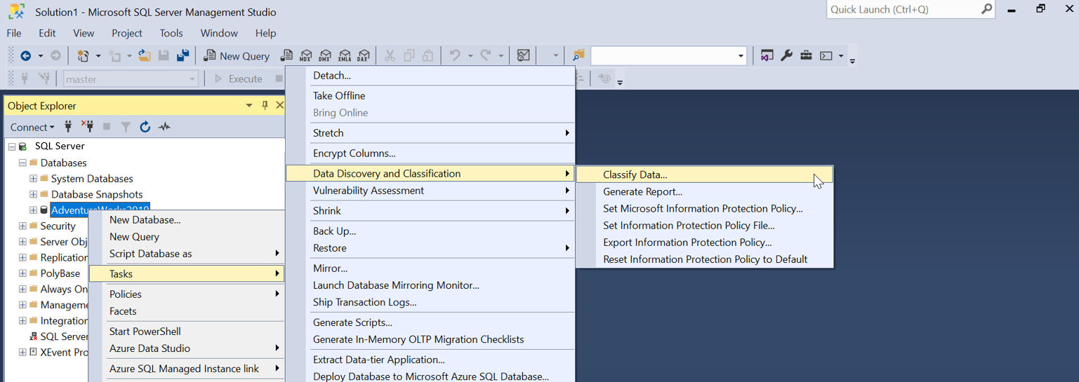 Captura de pantalla que muestra el Explorador de objetos de SSMS con Tareas > Detección y Clasificación de Datos > Clasificar Datos... seleccionado.