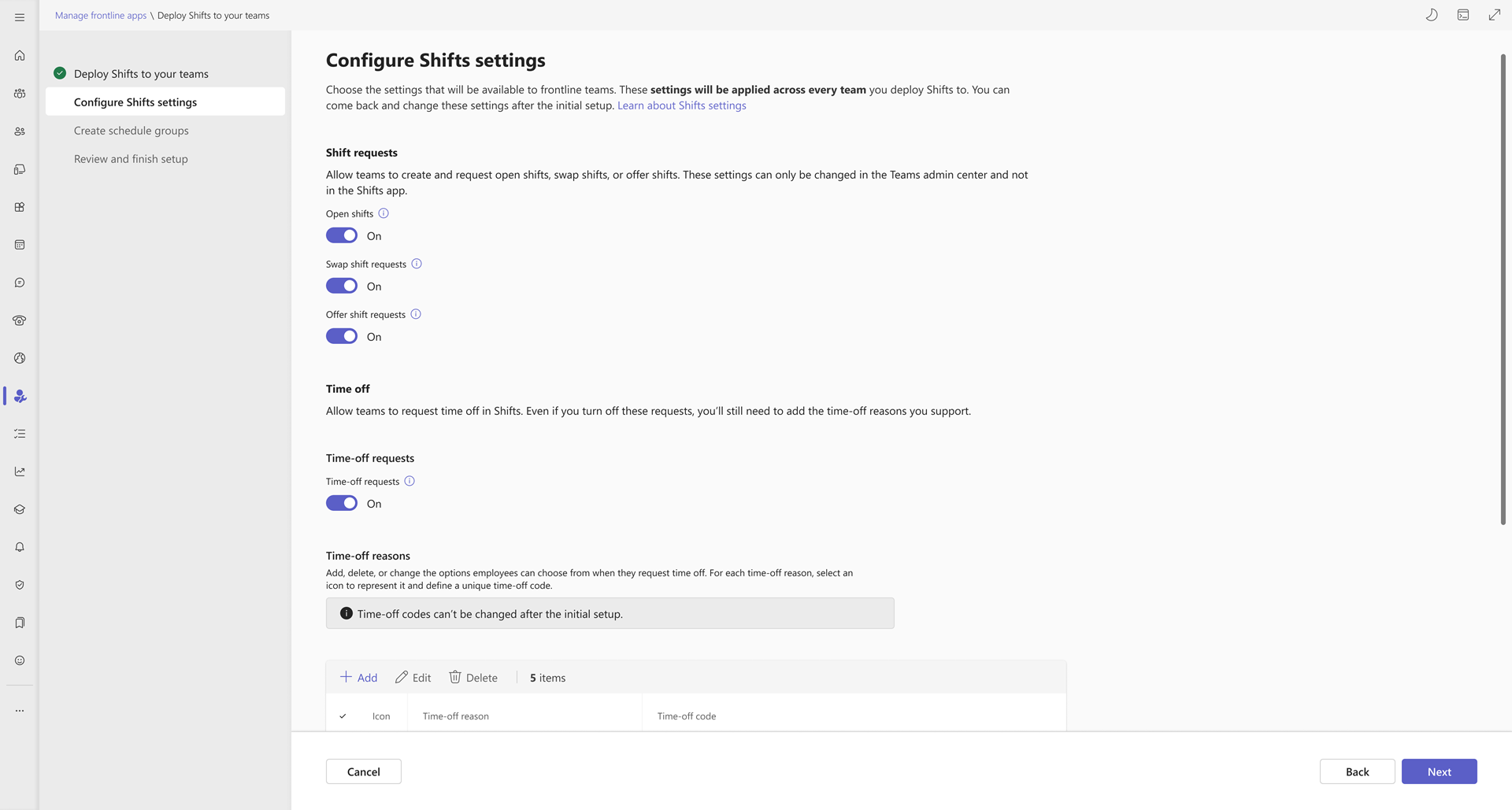 Capture d’écran de la page Configurer les paramètres shifts, montrant les paramètres de demande de shift et de congé.
