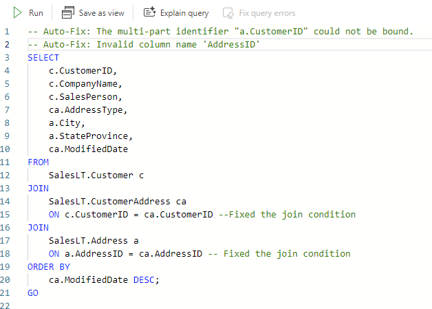 Capture d’écran du portail Fabric montrant les commentaires ajoutés par Copilot à la requête T-SQL.
