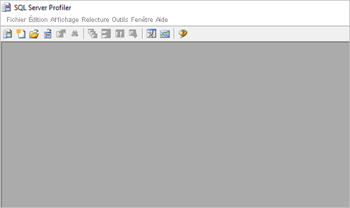 Capture d'écran de SQL Server Profiler affichant des événements de suivi qui incluent les durées d’activité DirectQuery et DAX.