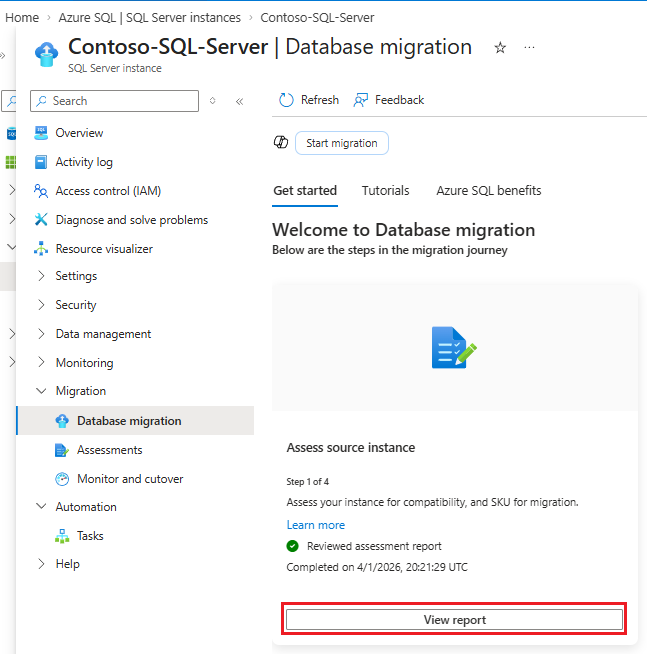 Screenshot qui affiche le volet migration de base de données pour l’instance de SQL Server dans le portail Azure, avec le rapport View mis en surbrillance.