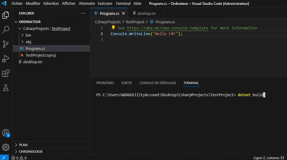 Capture d’écran montrant la commande dotnet build entrée dans le panneau du terminal de Visual Studio Code.