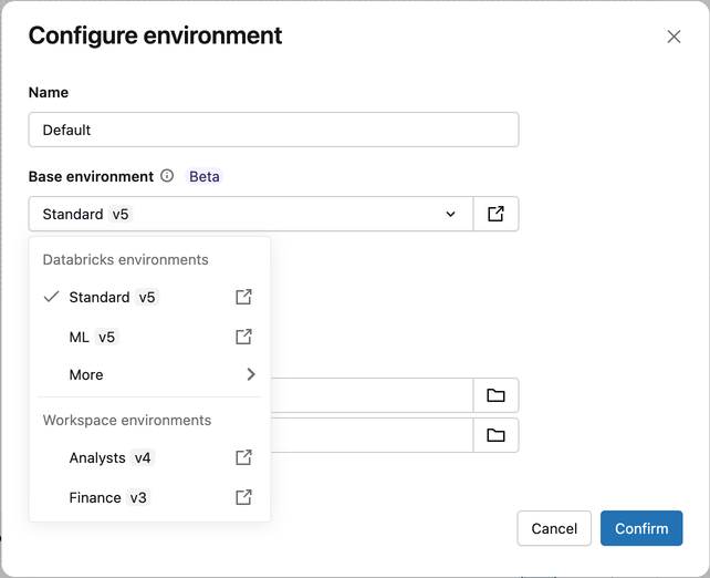 Boîte de dialogue de configuration de l’environnement affichant la liste déroulante Environnement de base ouverte, avec les sections Environnements&nbsp;Databricks et Environnements de l’espace de travail