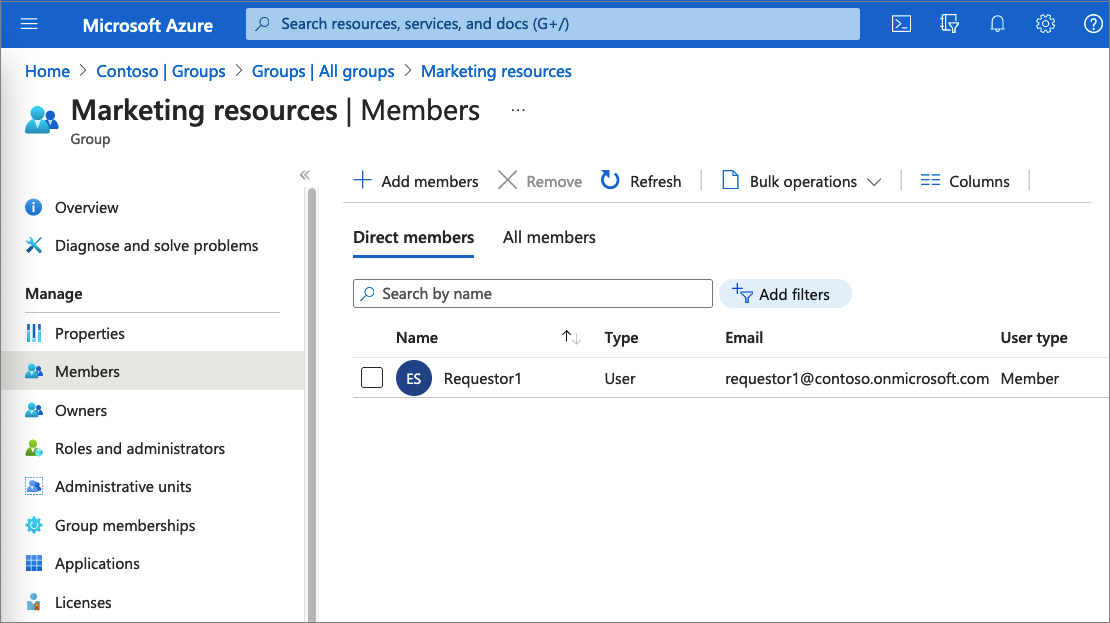 Capture d’écran montrant que le demandeur Requestor One a été ajouté au groupe Marketing resources.