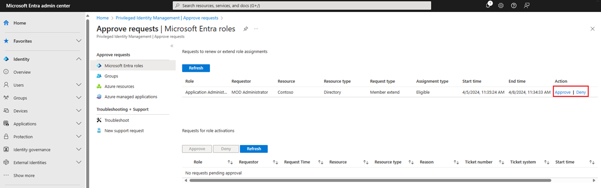 Capture d’écran de la page Rôles Microsoft Entra – Approuver les demandes qui répertorie les requêtes et les liens en attente d’approbation ou de refus.