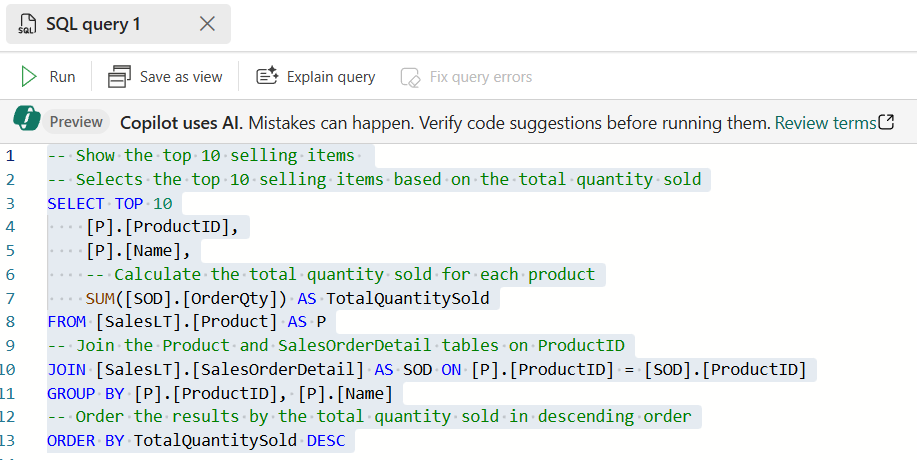 Capture d’écran montrant les commentaires de Copilot dans la requête T-SQL.