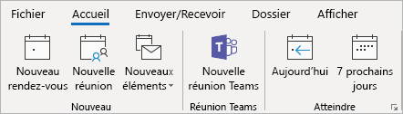 Capture d’écran du complément réunion Teams dans le ruban Outlook.