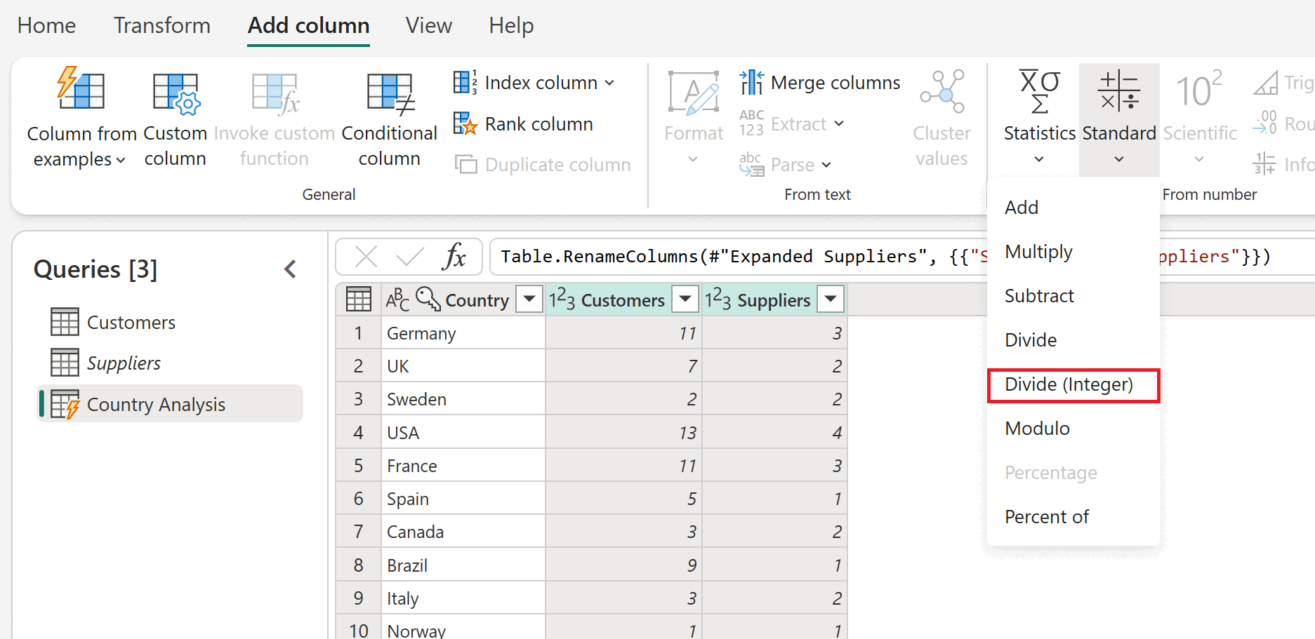 Capture d’écran de l’espace de travail Power Query avec l’onglet Ajouter une colonne sélectionné et l’option Standard, et Diviser (Entier) mise en évidence.
