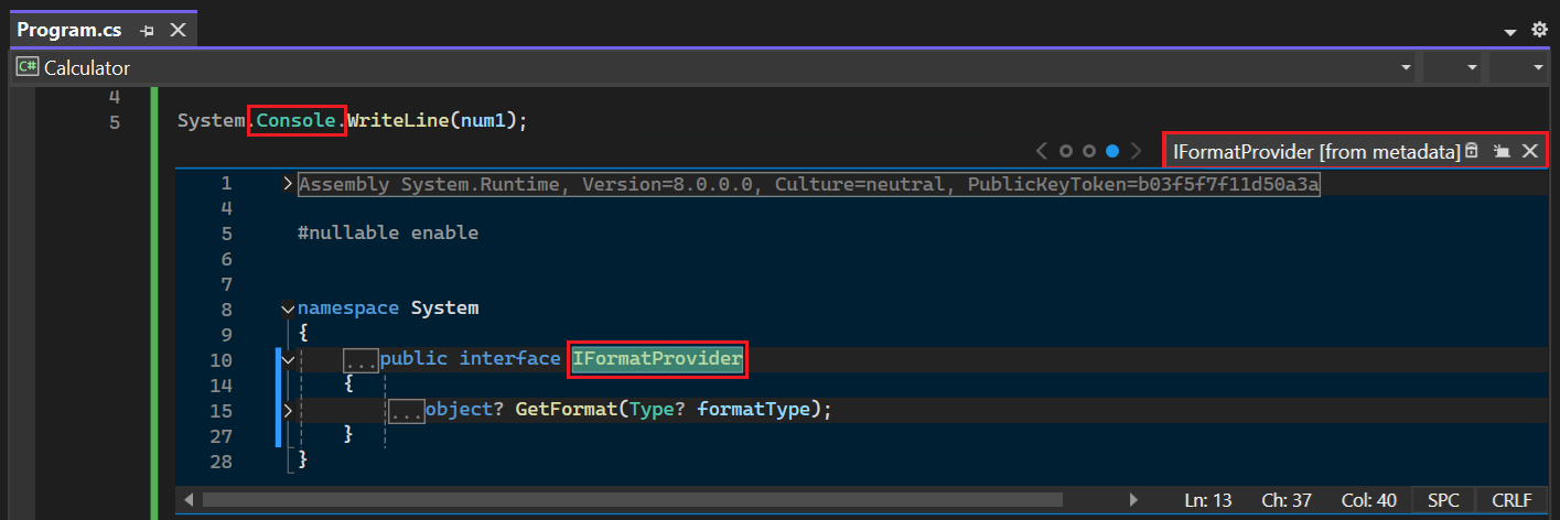 Capture d’écran montrant comment Visual Studio affiche uniquement les métadonnées lorsque le code source pour le symbole sélectionné n’est pas disponible.