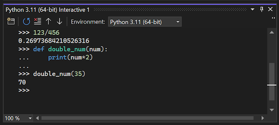 Capture d’écran montrant que la fenêtre interactive affiche l’invite de continuation Python pour les instructions de code multiligne dans Visual Studio.