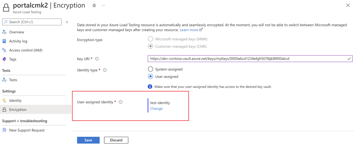 Capture d’écran montrant comment changer l’identité managée pour les clés gérées par le client sur une ressource Test de charge Azure existante.