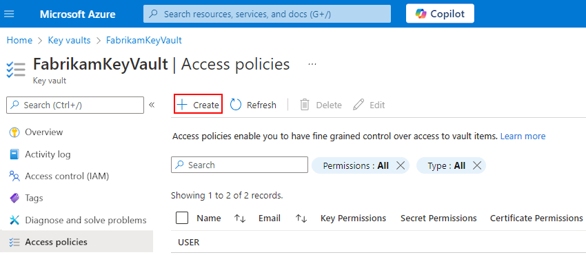 Capture d’écran montrant le Portail Azure et l’exemple de coffre de clés avec le volet Stratégies d’accès ouvert.