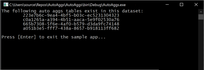Capture d’écran de la sortie de l’extrait de code montrant les tables d’agrégation automatique qui existent dans le modèle.