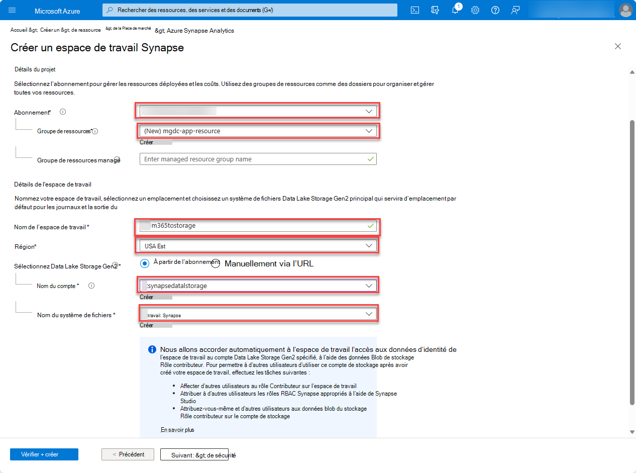 Capture d’écran de la page Azure Synapse Analytics avec les champs affichés avec les valeurs entrées et Vérifier et créer mis en évidence.