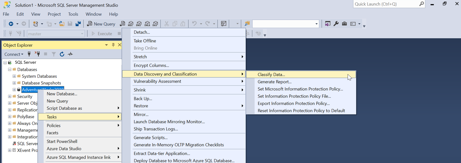 Capture d’écran montrant l’Explorateur d’objets SSMS avec l’option Tâches > Découverte et classification des données > Classer les données… sélectionnée.