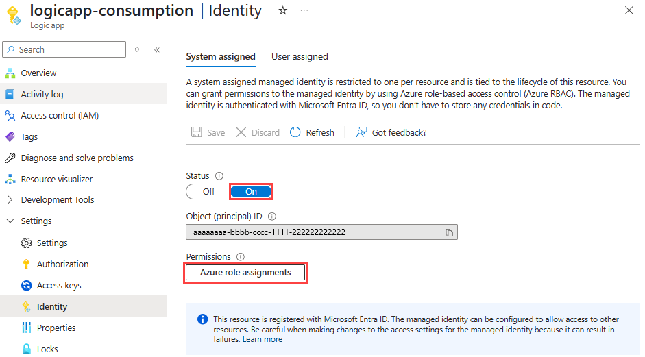 Capture d’écran montrant le Portail Azure et le menu de la ressource d’application logique avec le volet Paramètres « Identité » et le bouton « Autorisations d’attributions de rôles Azure ».