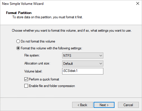 La boîte de dialogue Assistant Nouveau volume simple indique que le volume doit être NTFS, avec la taille d’unité d’allocation par défaut et l’étiquette de volume « iSCSIdisk1 ». Le format rapide est sélectionné. Un bouton Suivant est disponible.