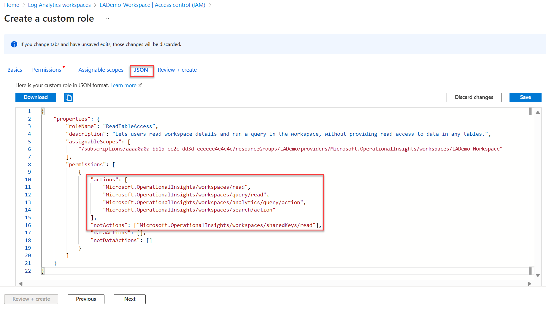 Capture d’écran montrant l’onglet JSON de l’écran Créer un rôle personnalisé avec mise en évidence de la section actions du fichier JSON.
