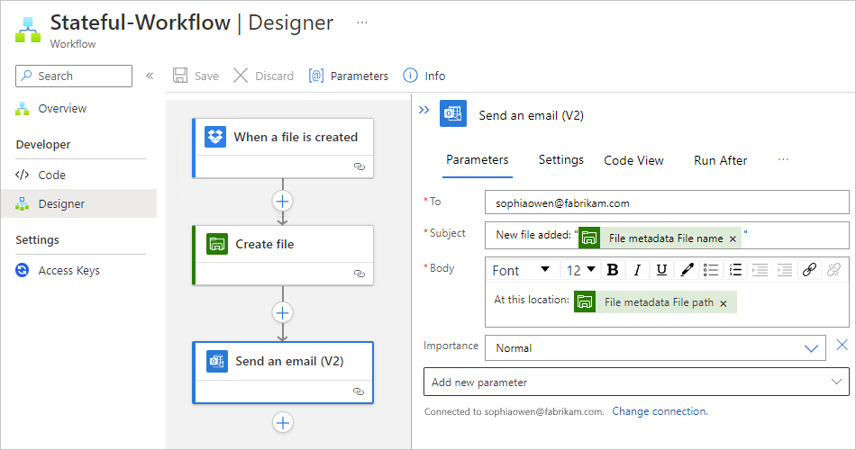 Capture d’écran montrant le concepteur de workflow Standard, l’action « Créer un fichier » du connecteur managé et l’action « Envoyer un e-mail ».