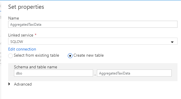 Capture d’écran du portail Azure de la création d’une table pour le récepteur de données.