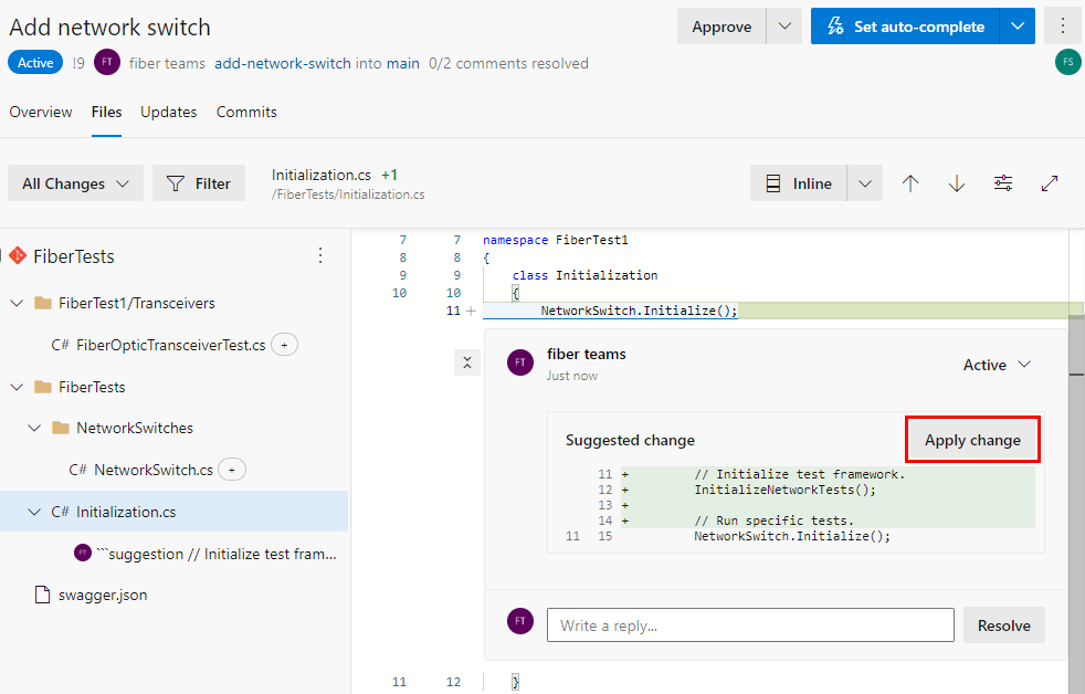 Capture d’écran montrant comment accepter une modification suggérée dans l’onglet Fichiers d’une demande de tirage Azure Repos.