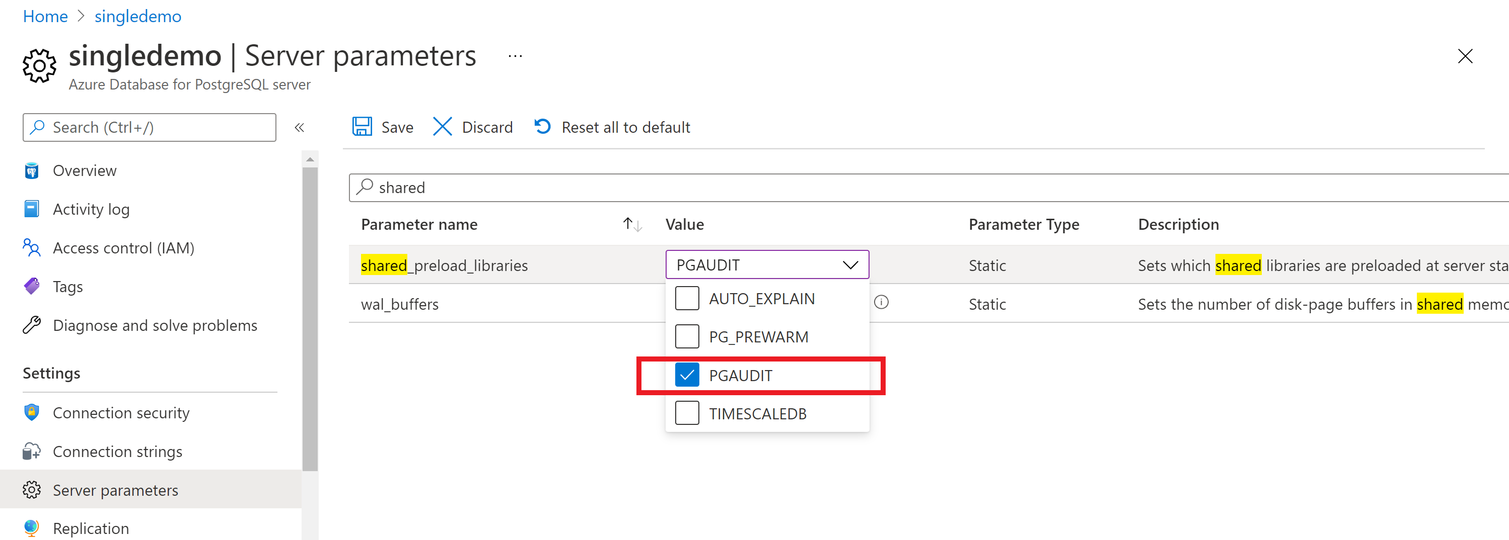 Capture d’écran montrant Azure Database pour PostgreSQL activant shared_preload_libraries pour PGAUDIT.
