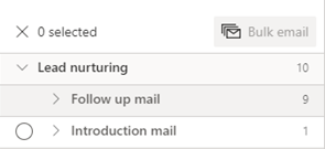 Enregistrements regroupés par tâche après la sélection du courrier électronique en nombre.