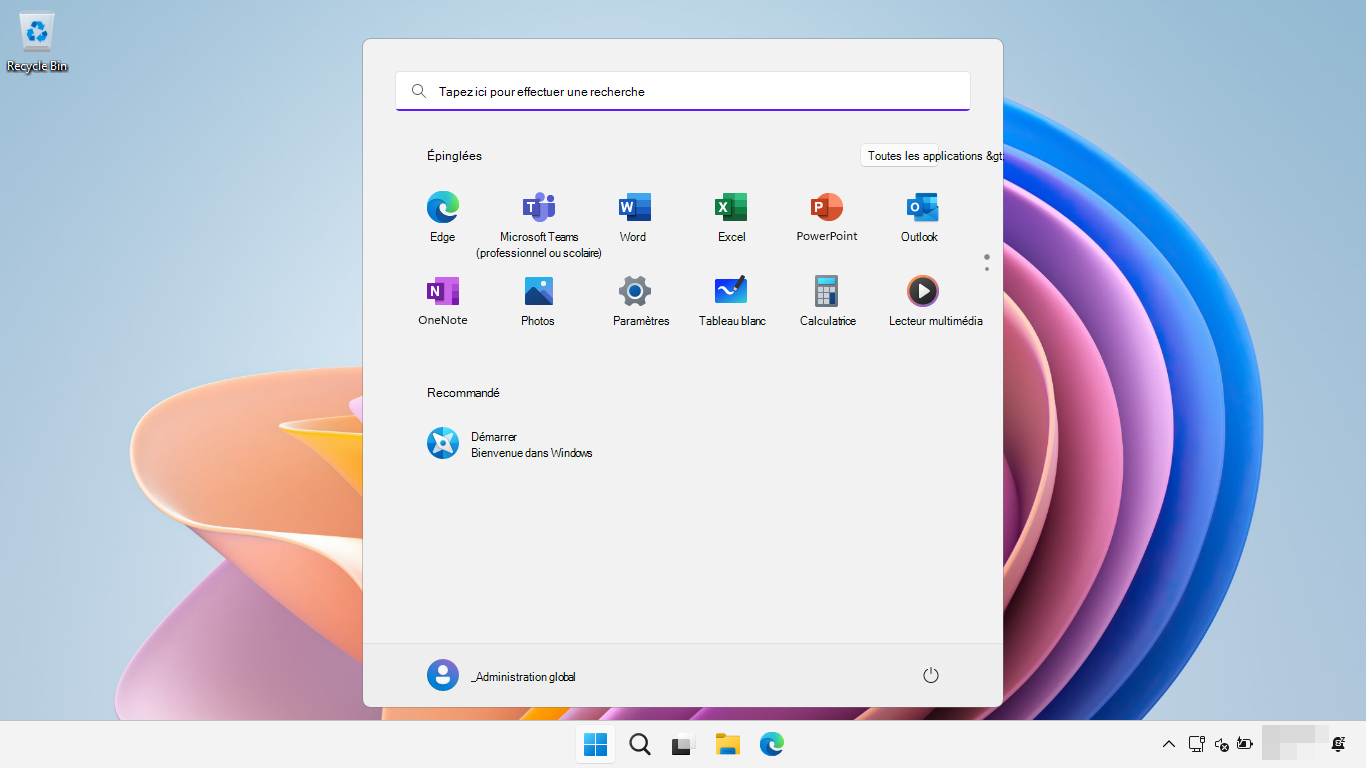 Capture d’écran de Windows 11 SE montrant le menu Démarrer et la barre des tâches avec la disposition par défaut