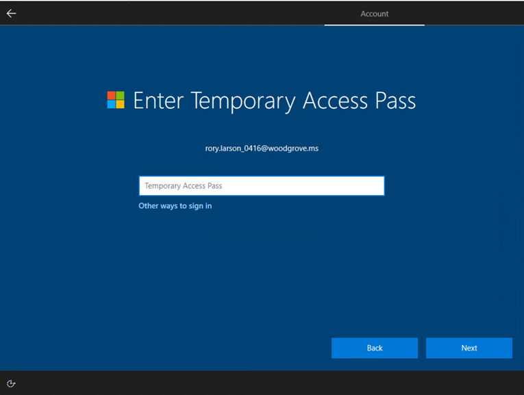 Capture d’écran montrant comment entrer un passe d’accès temporaire durant la configuration de Windows 10.