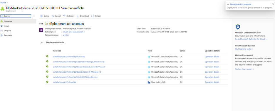 Capture d’écran montrant la progression d’un déploiement personnalisé de ressources Azure.